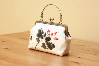 China Original coin purse with clasp 