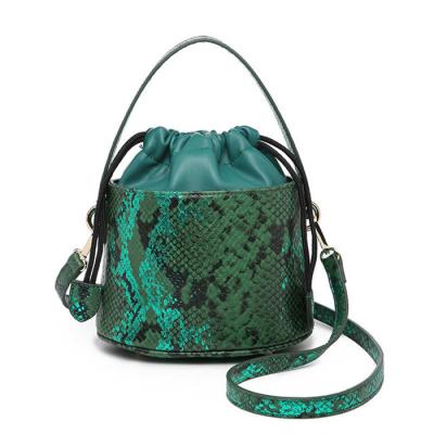 China Fashion INS Hot Sales Snake Pattern Leather Ladies Shoulder Drawstring Bucket Bags Women Tote Handbags for sale