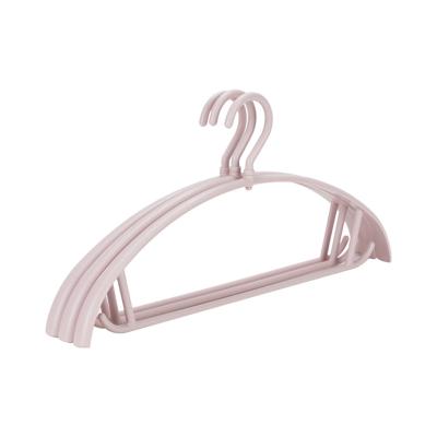 China Japan Style High Quality Safe Drying Non Slip Coat Hanger Plastic Rotating Coat Hanger for sale