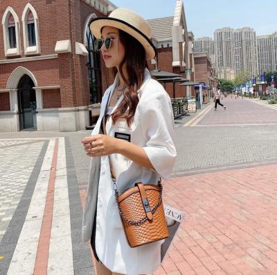 China Fashion / Daily Use Leather Woman Bag Crocodile Chain Bucket Bag Head Layer Cowhide Shoulder Bag With Diagonal Shoulder for sale