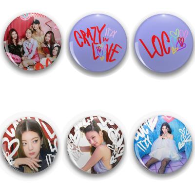 China Tinplate Kpop ITZY Badge Album The NEW CRAZY IN LIA Ryujin Fans Badge Bag Decor Pendant LOVE Pin Brooch Gift Clothes Accessories Q497 for sale