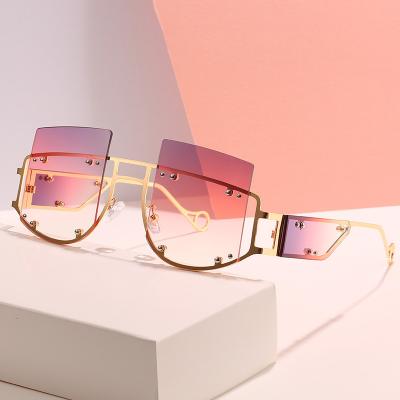 China Punk 2021 Hot Sale Fashion Rectangle Siamese Sunglasses Rivet Sun Glasses For Women CCG1124 for sale