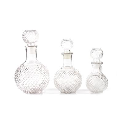 China Sustainable Multi-Specification Retro Capacity Round Diamond Decanter Bottle Modern High Quality Dispenser for sale