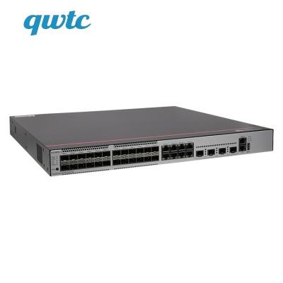 China LACP S5735-S32ST4X Series 98010931 S5735-S 24 Gigabit Port Power 8 Optical 40 Gigabit 3 Layer Networking Fiber Optic Switch for sale