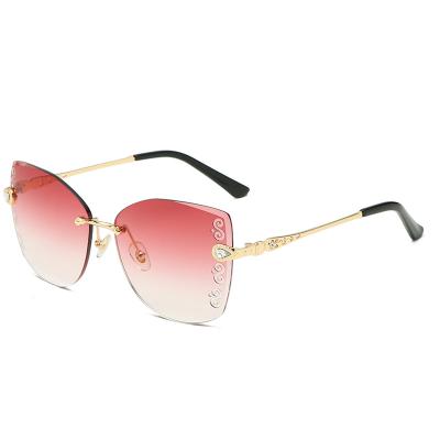 China Fashion Sunglasses 2020 New Arrivals Custom Made Unisex Logo Sun Glasses Elegant Metal UV Soft Shades Vintage Sun Glasses 400 for sale