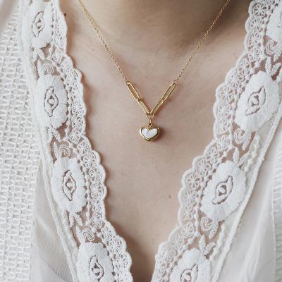 China Religious Baroque Style White Shell Heart Pendant Necklace Stainless Steel Splice Linked Shell Love Heart Necklace for sale