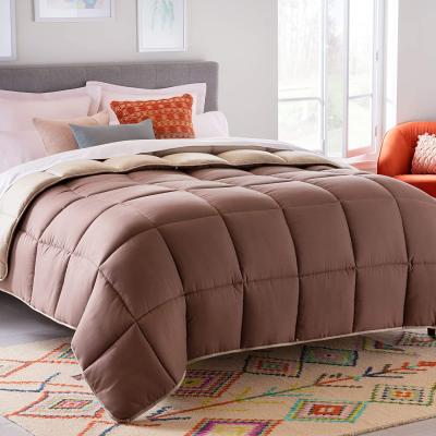 China Hot Selling Queen Size Soft Polyester Fiber Microfiber Winter Soft Warm Bed Quilt for sale