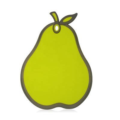 China Non Slip Sustainable Pear Shape Chopper Plastic Plastic Cutting Board For Kitchen for sale