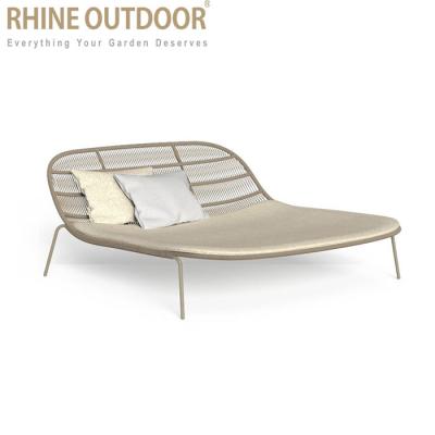 China Modern New Products Outdoor Beach Lounger Sun Lounger Bed Pool Side Sofas for sale