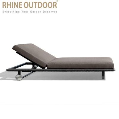 China Modern New Products Outdoor Beach Lounger Sun Lounger Bed Pool Side Sofas for sale