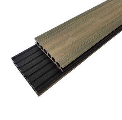 Cina Decking di decorazione esteriore in legno plastico composito co-estruso resistente agli UV in vendita