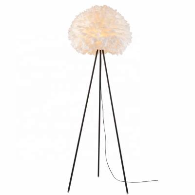 China Modern Nordic Floor Standing Wooden Tripod Pendant Lamp Lights Feather Lampshade Feather Room PSE White Switch for sale