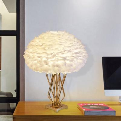 China Modern Nordic creative white feather table lamp for real bird feather home decorative table lamp for bedroom living room reading room for sale