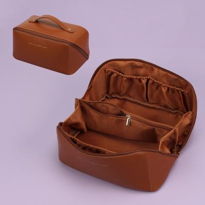 China Custom Made Leather Cosmetic Practical Travel Vegan Toiletry Bag Zipper Zipper Waterproof Makeup Bag for sale