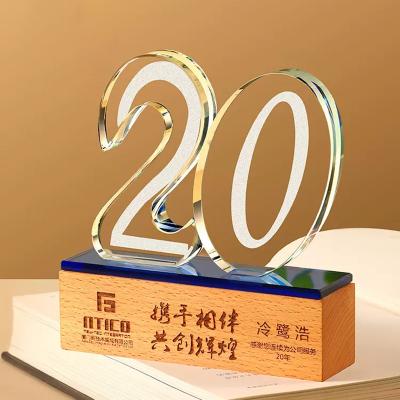 China Modern Trophy Custom Creative Wood Base Crystal Number 5 10 15 20th Anniversary Celebration Honor Commemorative Medal for sale