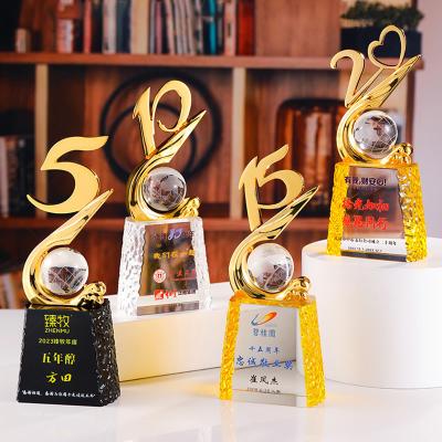 China Modern 5 10 20 30 40 50th Anniversary Celebration Gift Company Employee Service Award ball Chamber of Commerce  souvenir Crystal trophy for sale