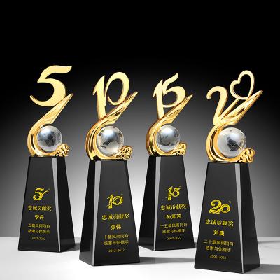 China Modern Metal trophy Customized anniversary celebration high-grade commemorative gift Excellent staff Service Award Crystal trophy for sale