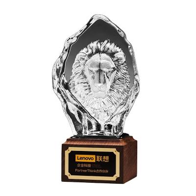 China China Transparent Iceberg Creative Lion Model Wooden base Crystal Animal Trophy Crafts Contest Award gift for sale