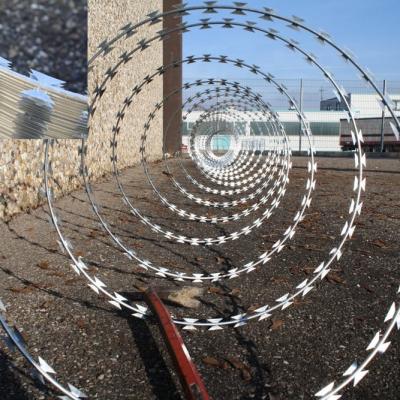 China Security Fence Electro Galvanized BTO22 Razor Wire Barbed Wire Roll Razor Concertina Wire Bunnings for sale