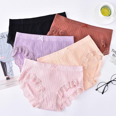 China Large Breathable Women's Mid-Waist Lace Trim Ultra-Stretch Seamless Soft And Comfortable Hip-wrapped Seamless Briefs for sale