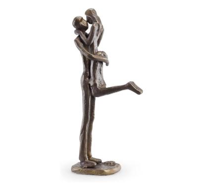 China Morden Europe Resin Wedding Couple Casted Bronze Sculpture for sale