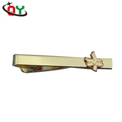 China 2019 ALLOY Fashion custom enamel pin frill gold men airplane hard tie clip with custom logo for sale