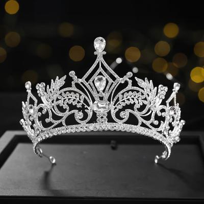 China Fashion Wedding Tiara Crown Brides Leaves Baroque Hair Ornaments Bride Crown Tiara Adorn Crystal Bridal Red Crown for sale