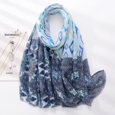 China Daily Lifestyle Spring Autumn Hot Selling Customize Colorful Printing Scarf for sale