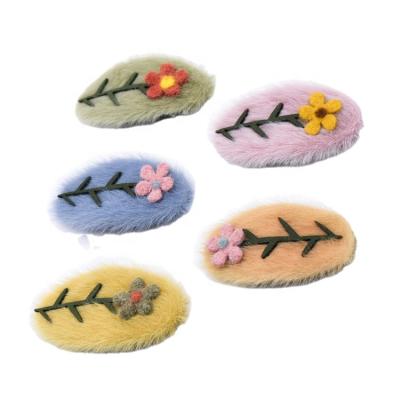 China 2021 Korean Cute Plush Velvet Venonat Plush Flower Leaf Baby Kids Accessories Korean Cute Hair Clips for sale