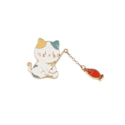 China New Design Factory Wholesale Creative Cartoon Cat Fishing Metal Enamel Brooch Cute Animal Badge Pin for sale