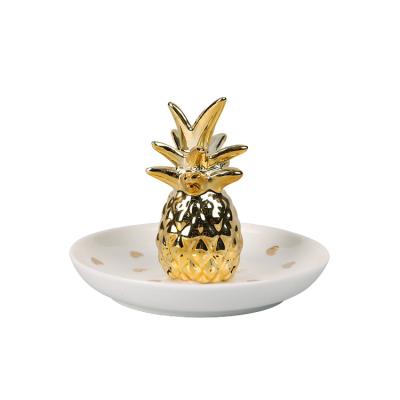 China Elelgent gold pineapple design tray porcelain earring trinket wholesale ceramic engagementring tray for sale