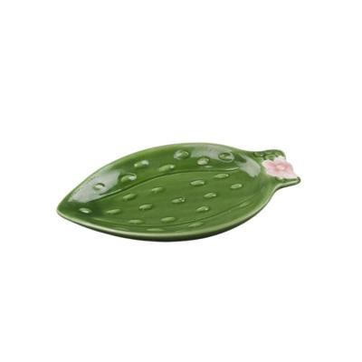 China Elelgent Handmade Green Leaf Shape Creative Ceramic Trinket Dish Dish Home Wedding Jewelry Dish For Girl Lady Jewelry Display Tray for sale