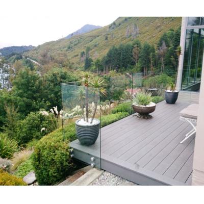 China Modern Stainless Steel Balcony Glass Balustrade Pine Frameless Tempered Glass Staircase for sale