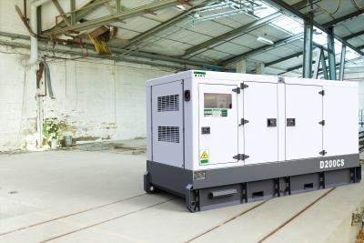 中国 三相 カミンズ のディーゼル発電機セット 144kw 180kva の水冷 販売のため