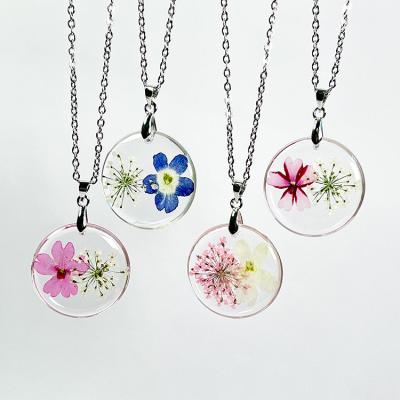 China BOHEMIA Ivy Plant Design Resin New Dried Flower Necklace With Resin Cherry Blossom Pressed Flower Necklace Wholesale for sale