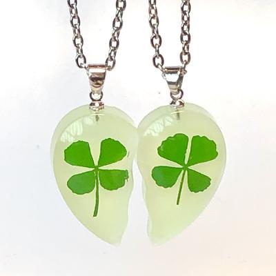 China CLASSIC resin glowy pendants necklace four leaf clover couples heart necklace real glow in the dark necklace pendant for sale