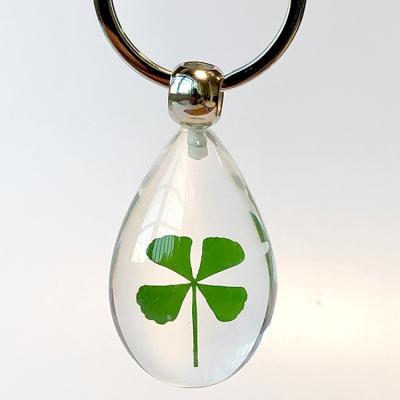 China New Souvenir Ivy Leaf Four Leaf Resin Key Chain Acrylic Clear Charm Keychain Promotional Gifts Clover Pendant Promotional Crafts for sale