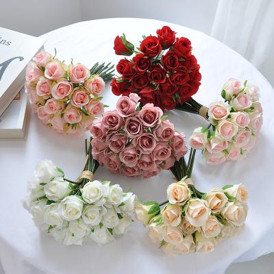 China Hot Silk and Plastic Rose Bouquet Artificial Flower Bundle 22 Heads Amazon Silk Bouquet for Wedding Home Decoration for sale