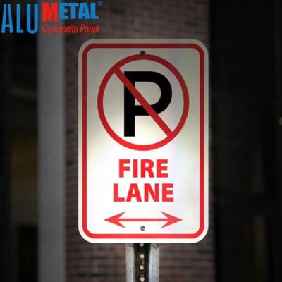 China Anti Alumetal UV Custom Designs CNC Cutting ACP Aluminum Road Traffic Sign for sale