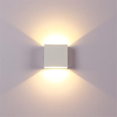 China Modern Simplicity Modern Wall Light Bedside Lamp Aluminum LED Wall Lamp For Bedroom Living Room for sale