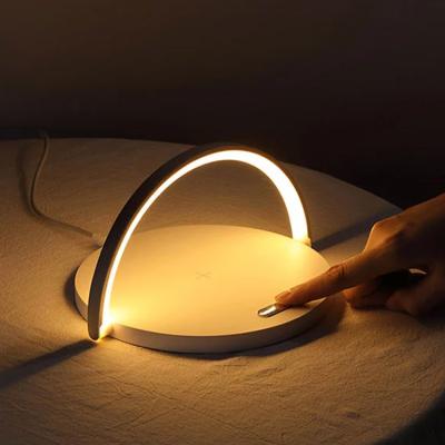 China 2021 Eco-friendly New Bedside Lamp Wireless Charger LED Desk Lamp Eye-Caring Reading Light For Kids, Adults, for sale