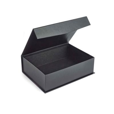 China Recycled Materials Promotional Luxury Foldable Magnetic Closure Gift Packaging Box for sale