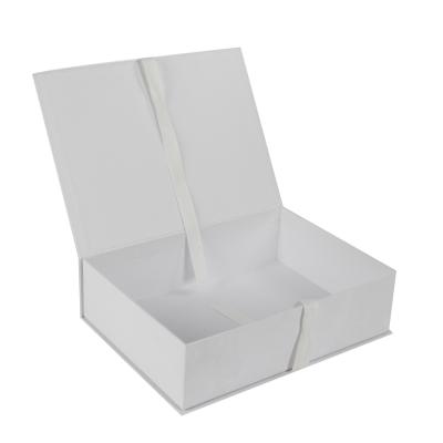 China Recycled Materials Factory Directly Sell High End Gift Box White Packaging Paper Box for sale