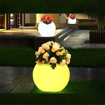 China Rechargeable Plastic Led Flower Planter Frosted Finishing à venda