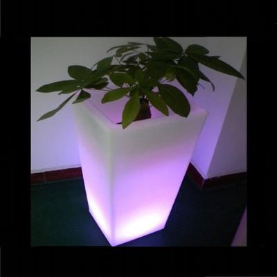 China China Supplier Outdoor LED Illuminated Lighted Square Plant Pot 80000hs Battery Life for sale