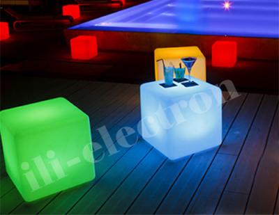 China Solid LED Glow Cubes / Glowing Cube Stools Side Table / Illuminated Glow Accent Piece à venda