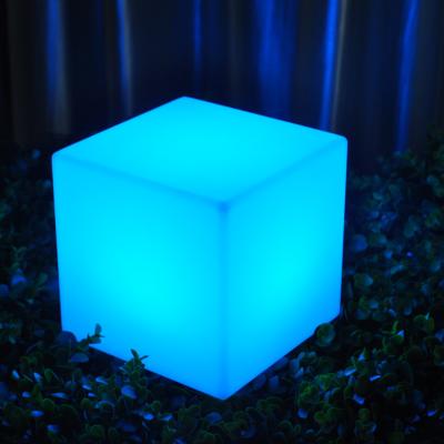 China plastic glowing cube stool led cube chair for event rental à venda