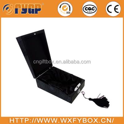 China Recyclable Black Lacquer MDF Perfume Storage Box With Lock for sale