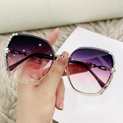 China Fashion Sunglasses New Arrival Summer Women iridescent Luxury Fashion Rimless Gradient Lens Sunglasses Oversized Sunglasses For Women for sale