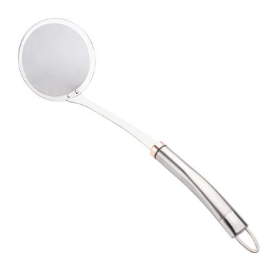 China Long Stocked Stainless Steel Handle Mesh Filter Spoon Kitchen Tool To Catch Oil Residue And Oil Foam Colander Filter Spoon for sale